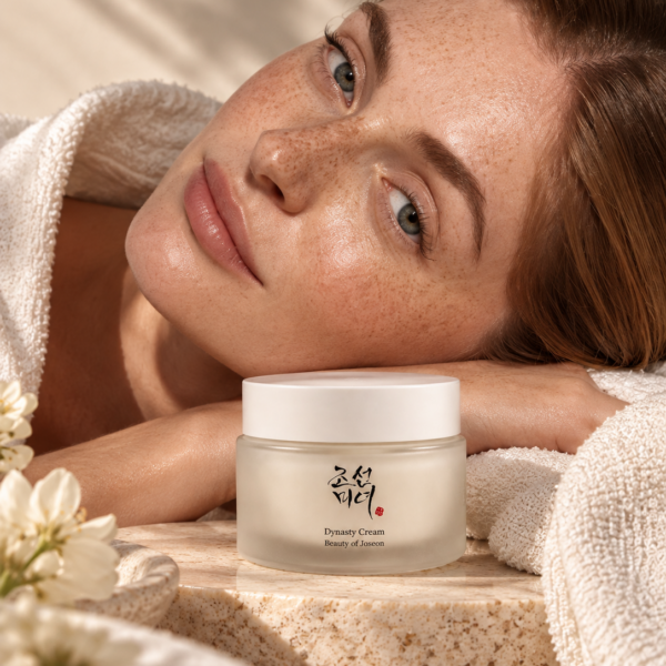 Beauty of Joseon Dynasty Cream jar model shot