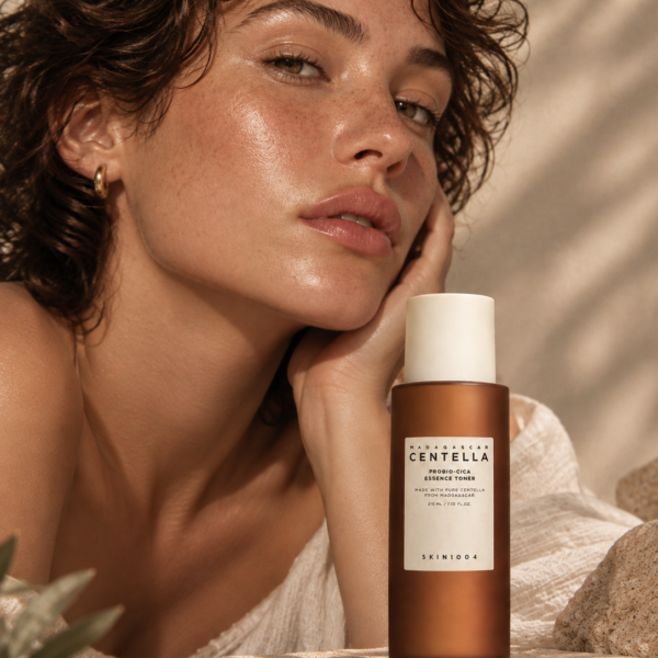 Skin1004 Madagascar Centella Probiocica Essence Toner 210ml model shot