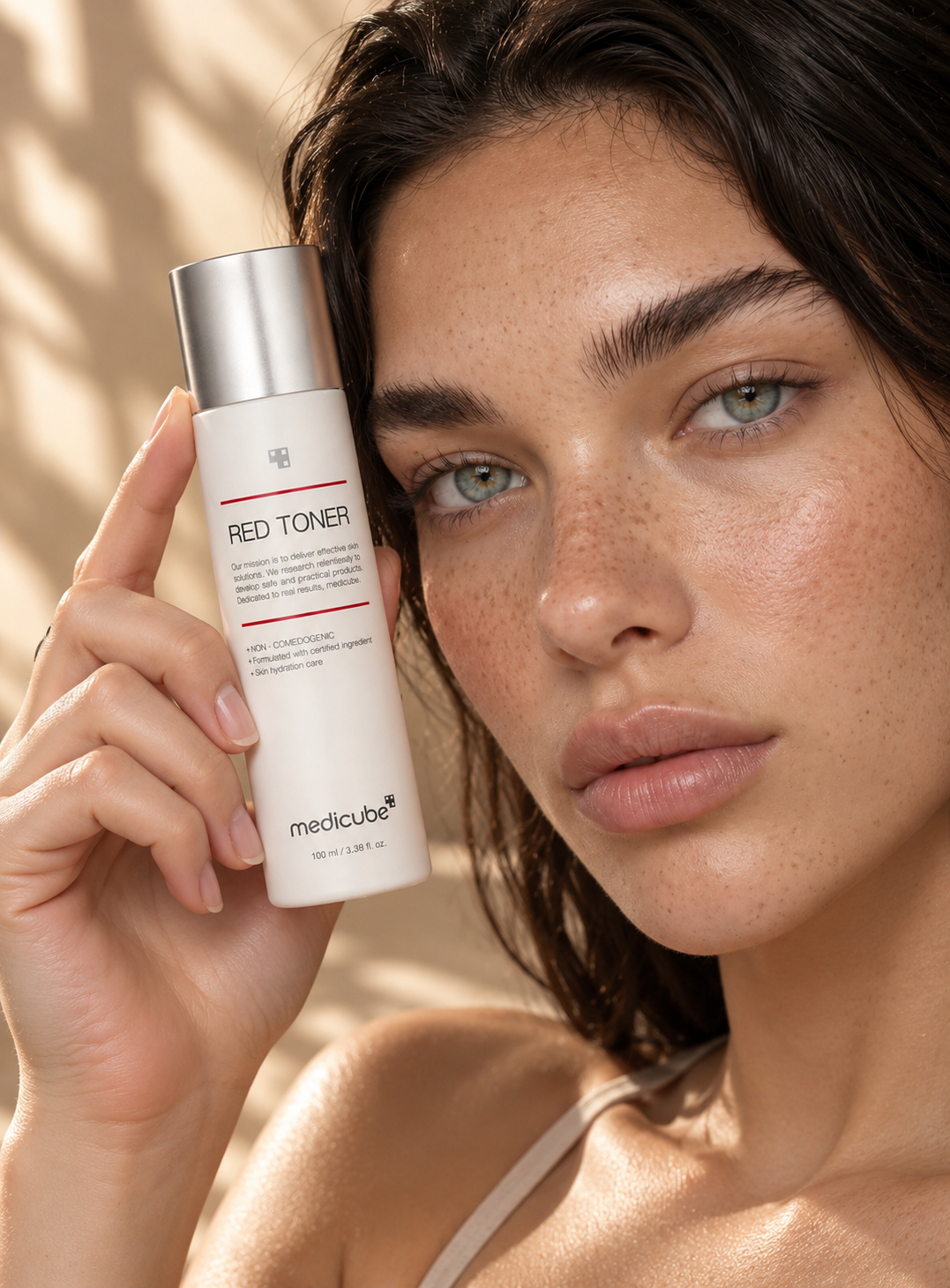 Medicube Red Toner 2.0 model Medicube Red Toner 2.0 model