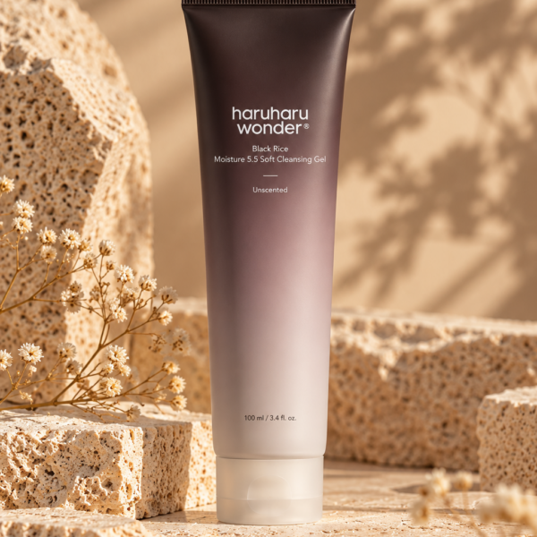 Haruharu Wonder Black Rice Moisture 5.5 Soft Cleansing Gel tube