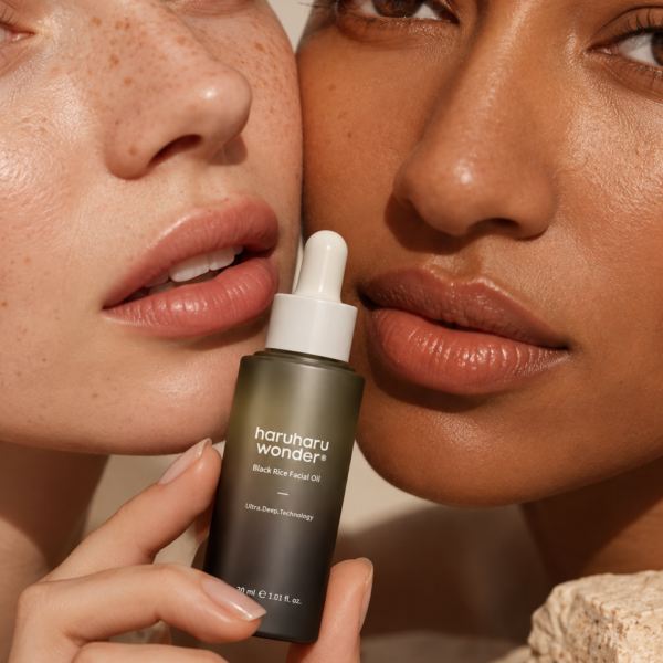 Haruharu Wonder Black Rice Facial Oil model